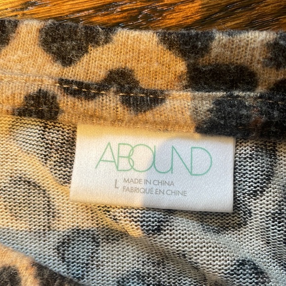 Cheetah Print Sweater - Picture 2 of 2